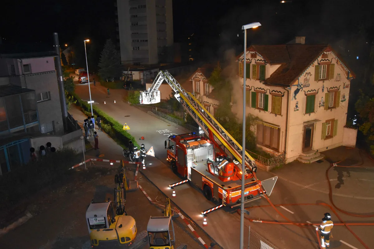  Wil SG - Polizisten retten Frau aus brennender Wohnung