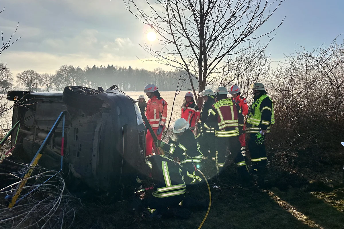 A1 Sittensen – Fahrerin nach schwerem Unfall eingeklemmt