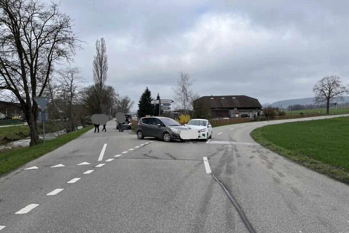 Buch SH - Kollision zwischen zwei Autos