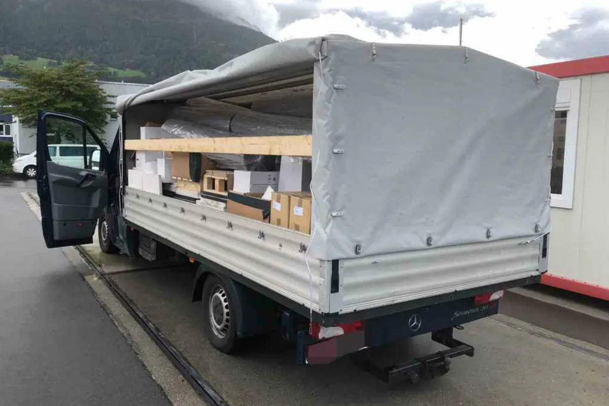Mels SG - Lieferwagen massiv überladen