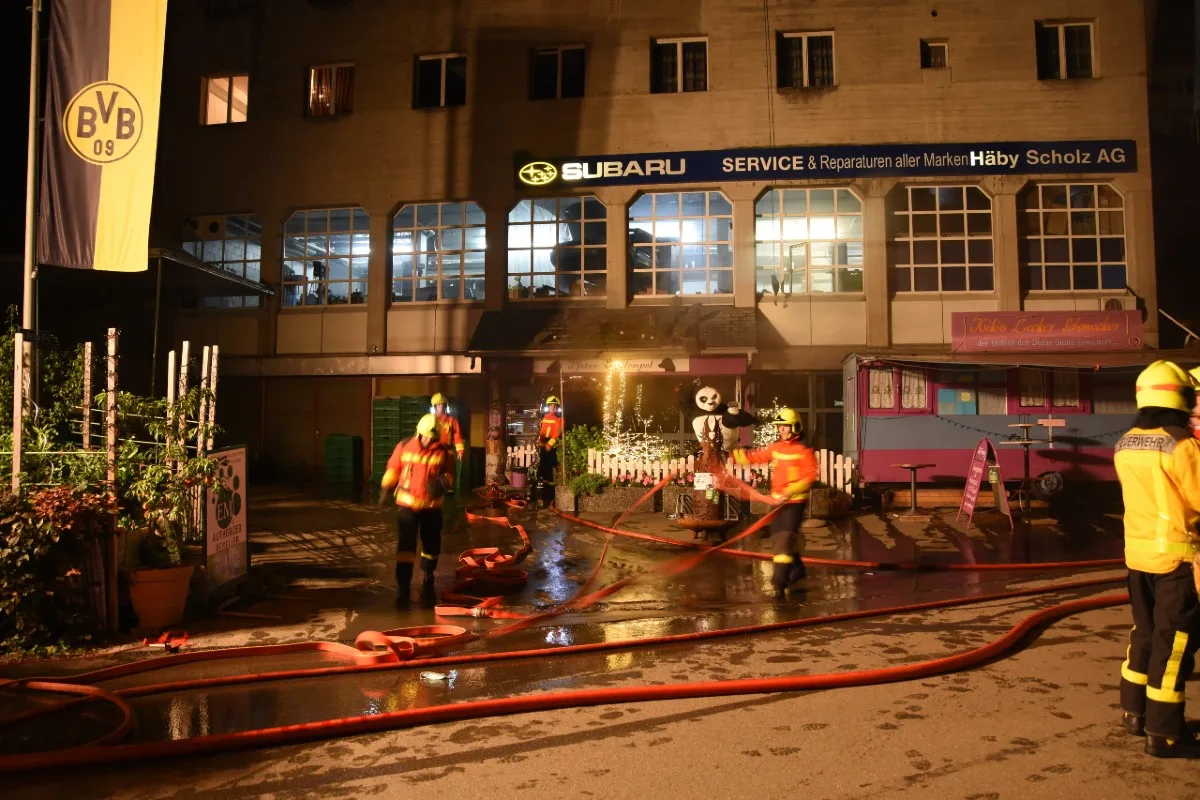  Gossau SG - Feuer bricht in einem Hundeladen aus