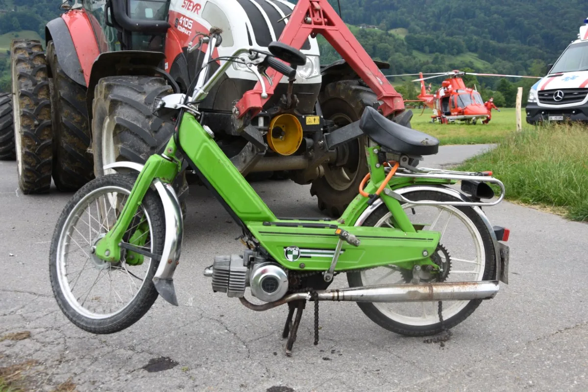 Rufi SG - 17-Jährige auf dem Mofa von Traktorfahrer übersehen und verletzt!