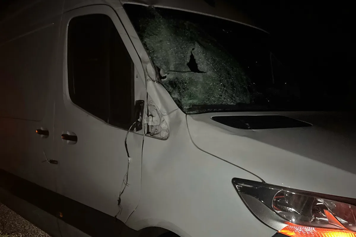 A30 Bad Oeynhausen NW – Transporter kollidiert mit Lkw-Tür