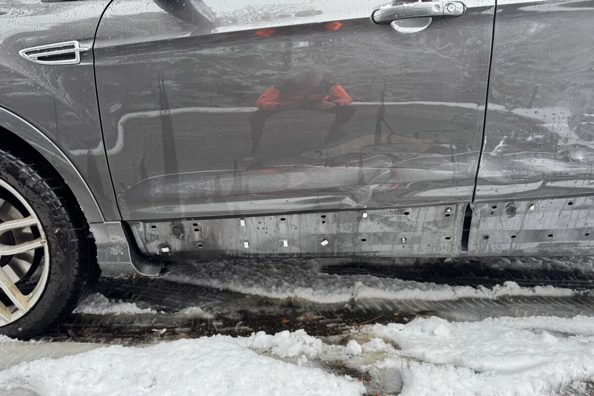 St.Gallen – Auf schneebedeckter Strasse verunfallt