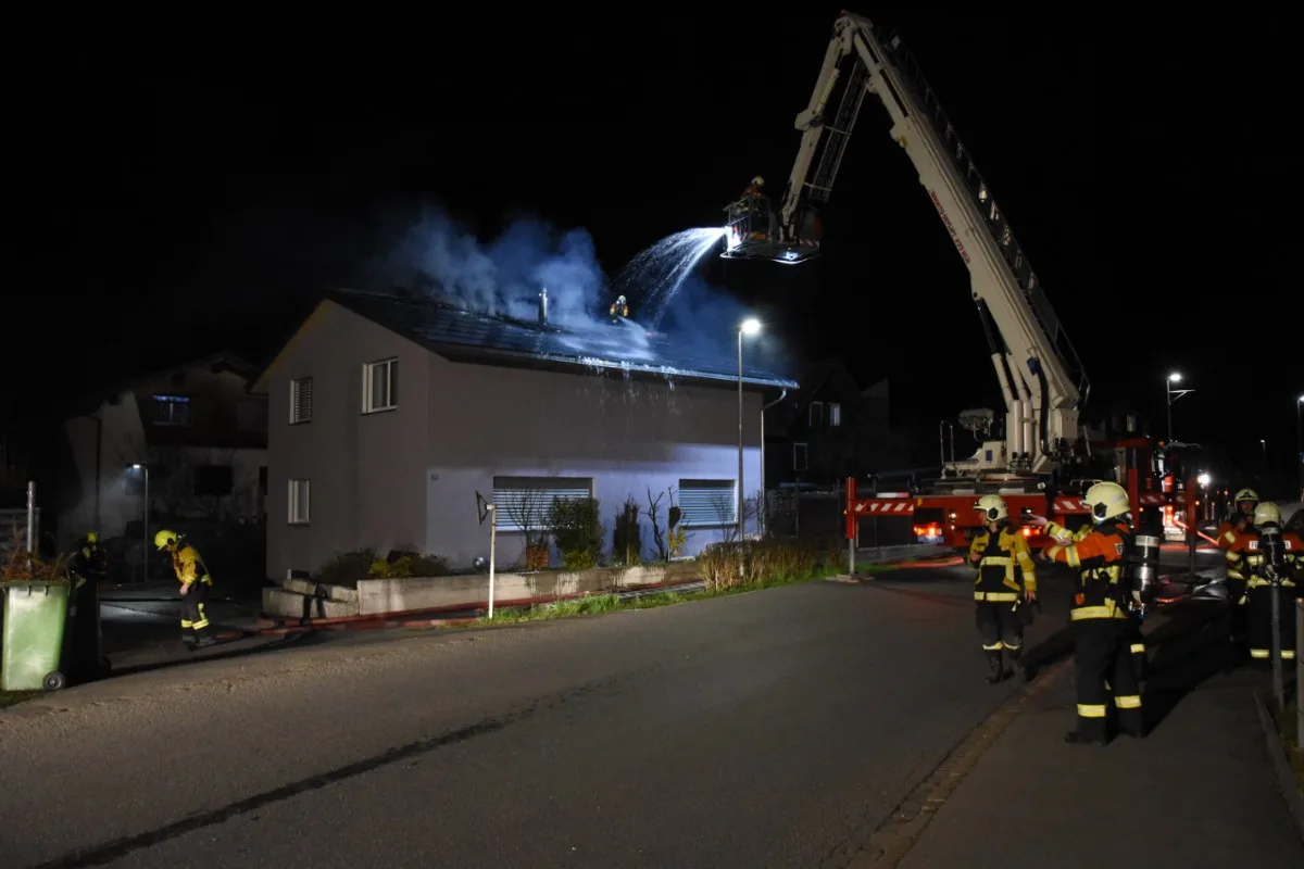 Berschis SG -  Fotovoltaikanlage in Brand geraten