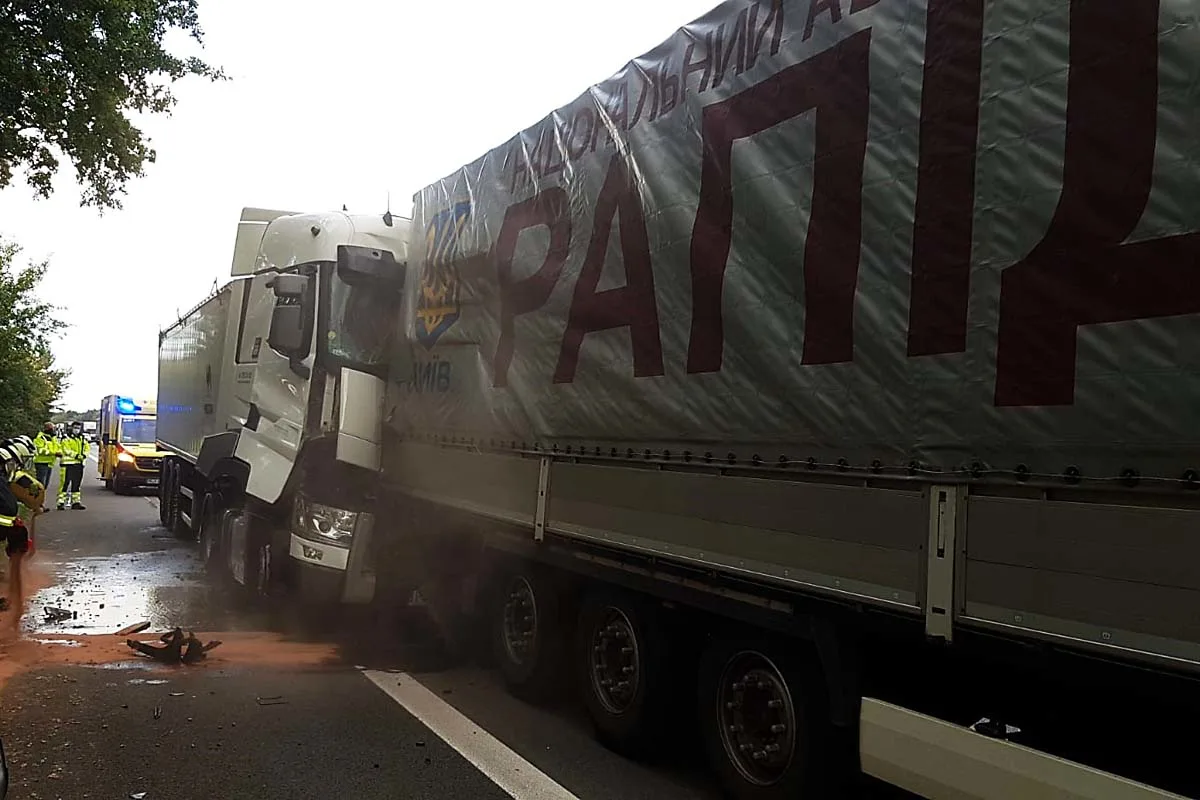 Stauende in Heidekreis übersehen - Heftiger Verkehrsunfall mit drei beteiligten LKW