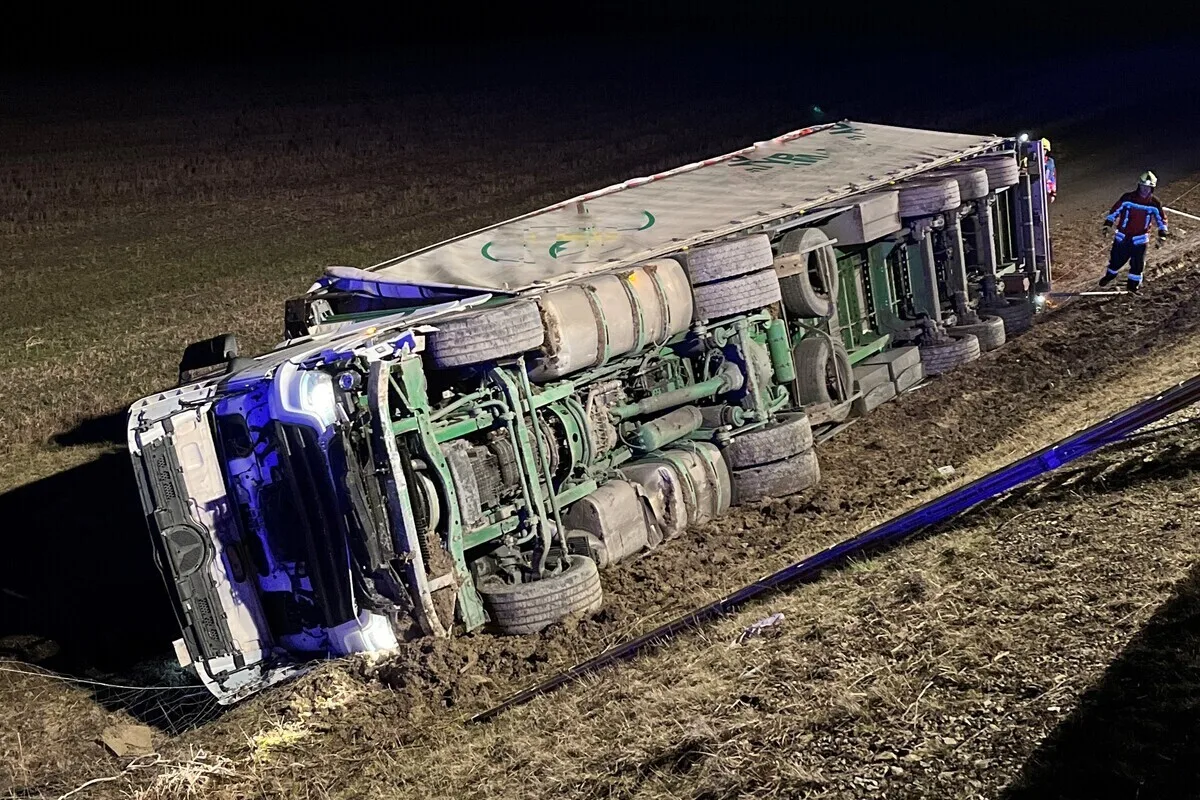 A73 Höhe Eisfeld-Nord - Hoher Sachschaden nach Lkw-Unfall 