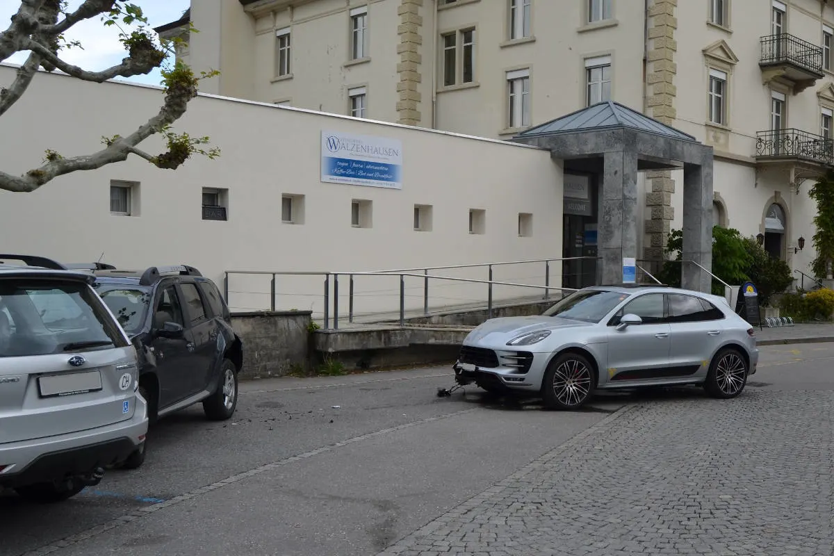 Walzenhausen AR – Hoher Sachschaden bei Selbstunfall mit Auto