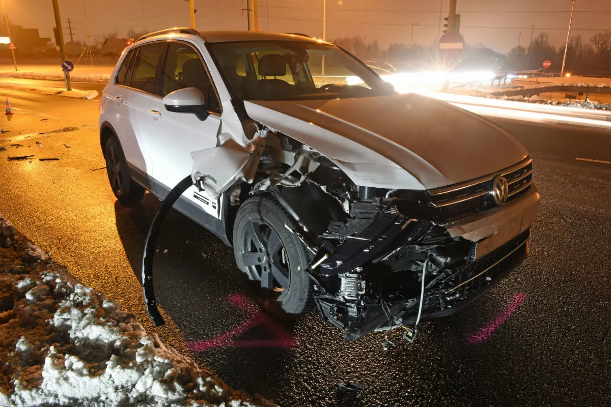Ebikon LU - Zwei Autos prallen auf Kreuzung zusammen 