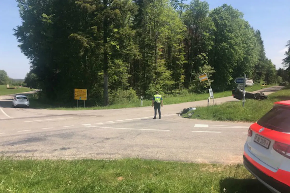 Heftige Kollision - auch zwei Kleinkinder verletzt