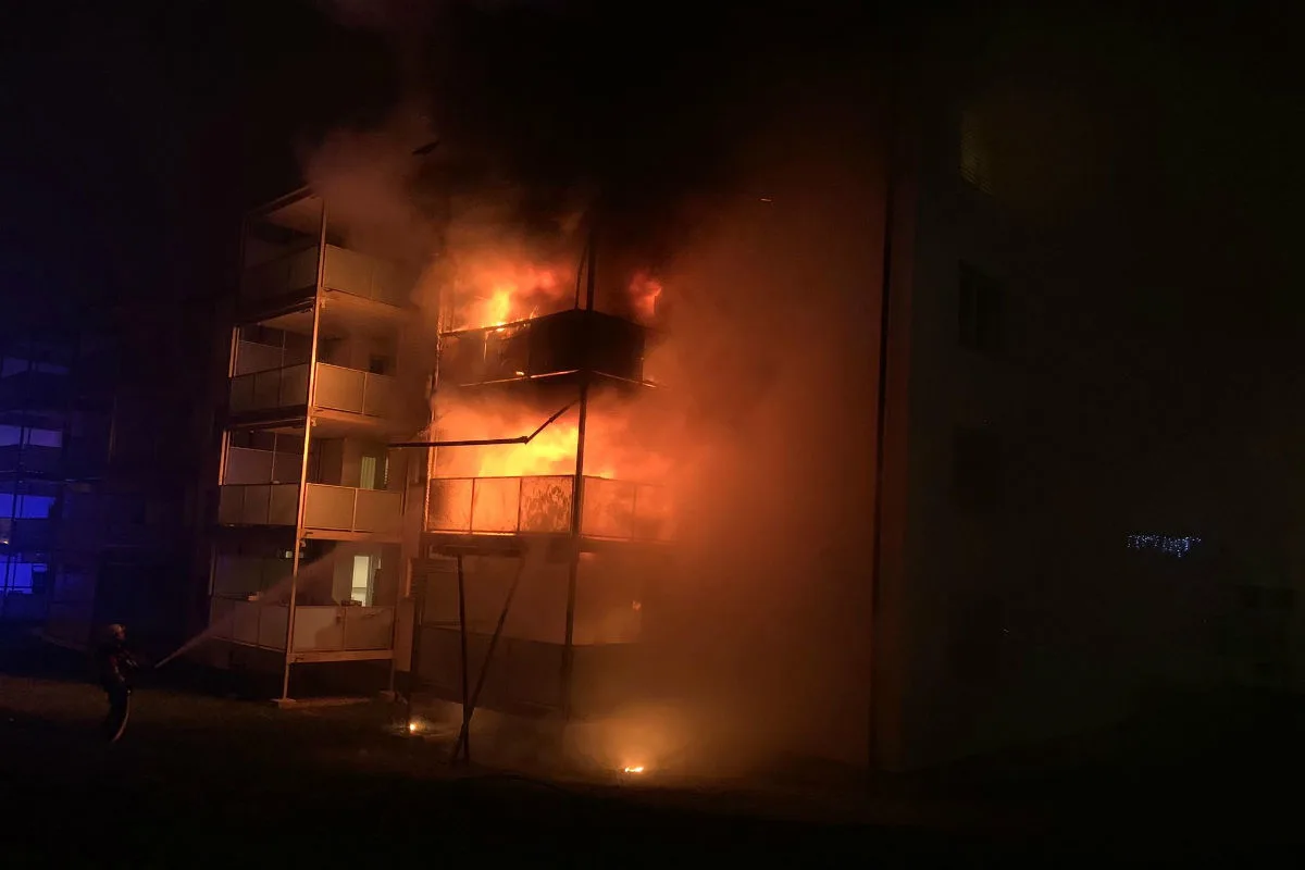 Schaffhausen SH - Mehrere Verletzte nach Brand in Mehrfamilienhaus!