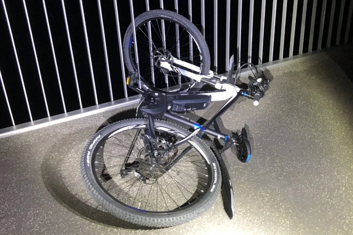Fahrunfähig in Sevelen SG - E-Bikefahrer fährt in Brückengeländer