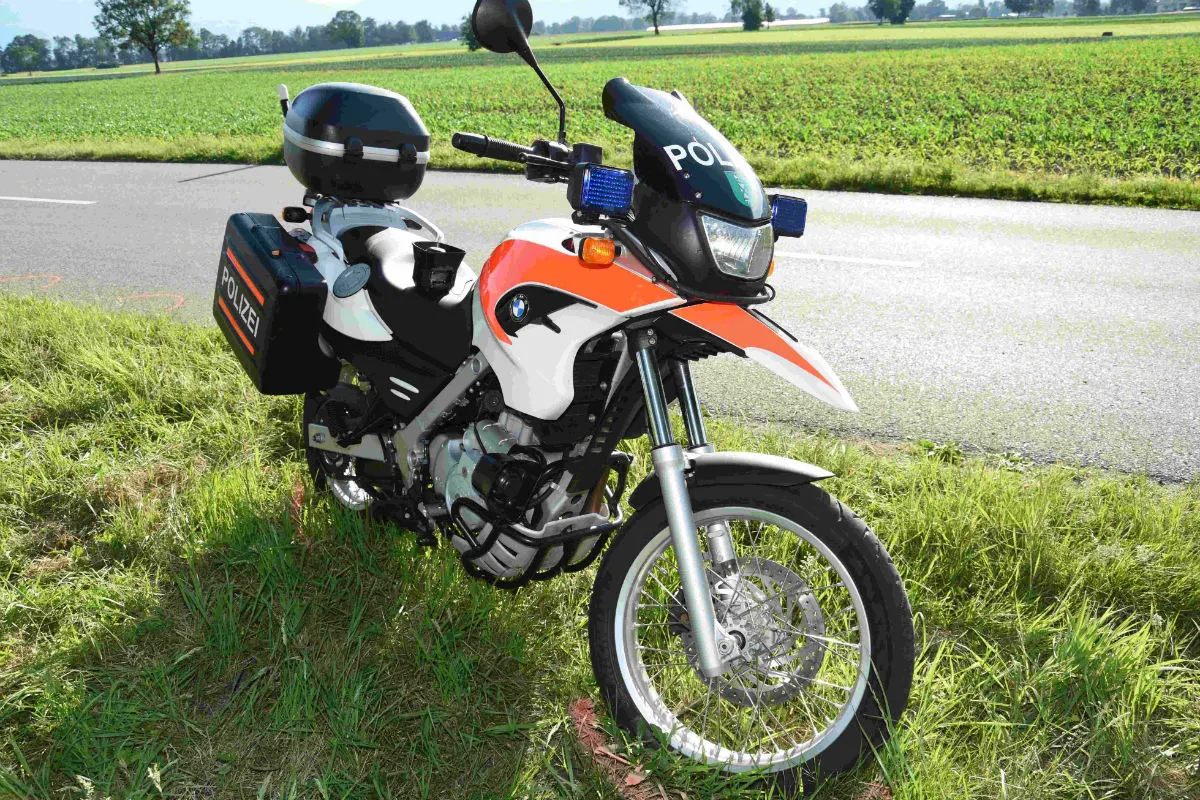 Diepoldsau SG -  Unfall zwischen Auto und Polizei-Motorrad