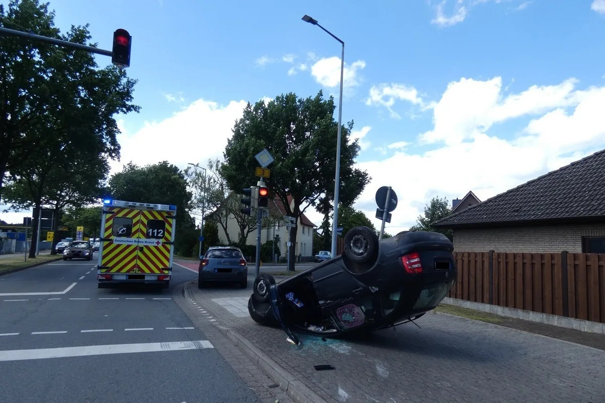 Celle - Auto beim Abbiegen übersehen 