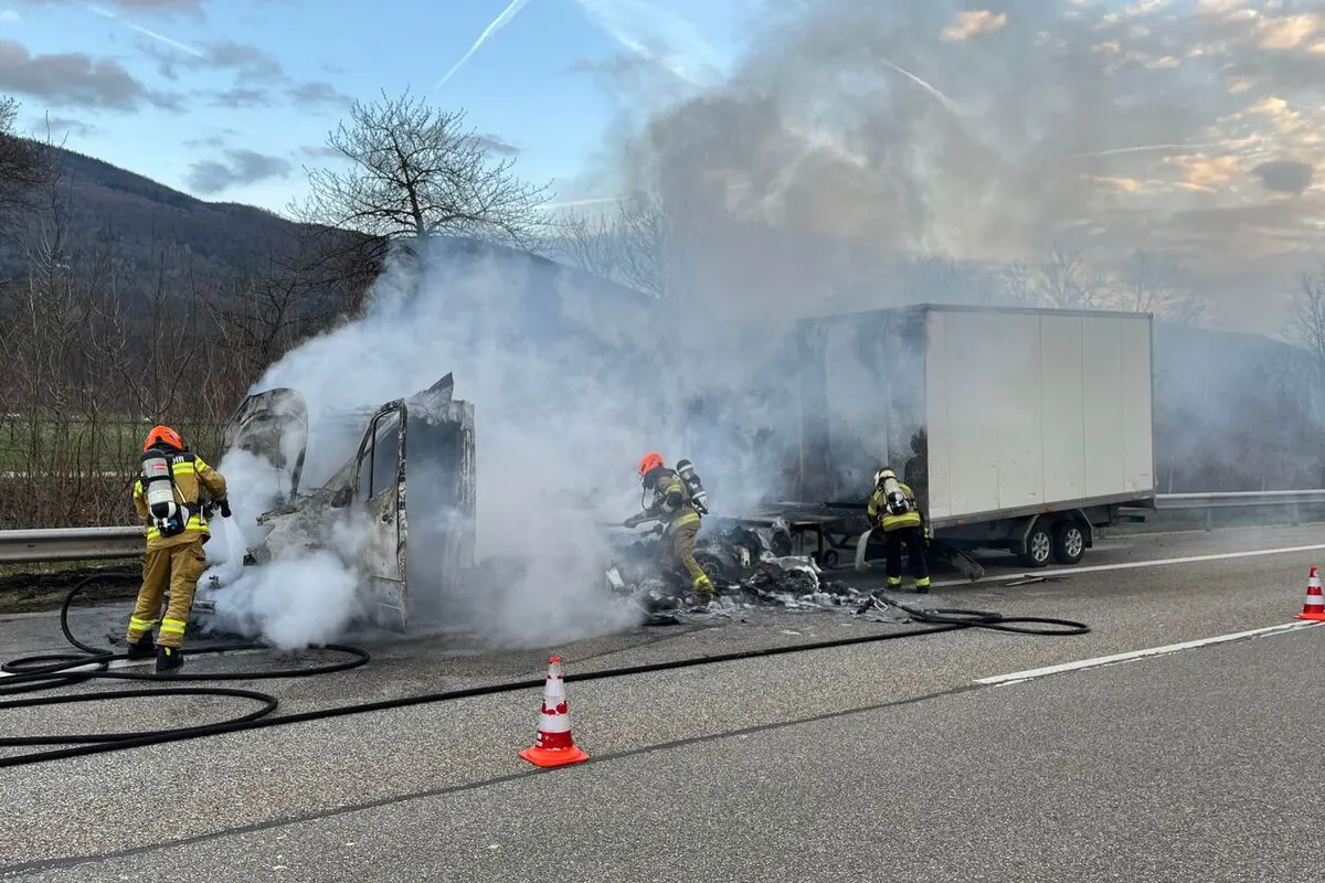 A1 bei Kestenholz SO - Brand eines Lieferwagens 