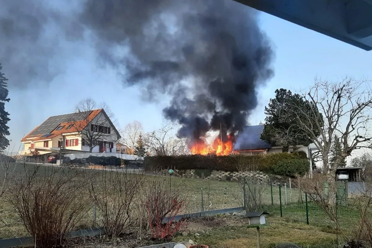 Titterten BL - Gartenhaus ein Raub der Flammen