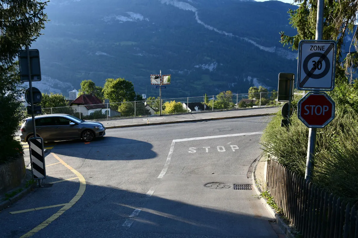 Chur GR - 10-jähriger Trottinettfahrer kollidiert mit Personenwagen