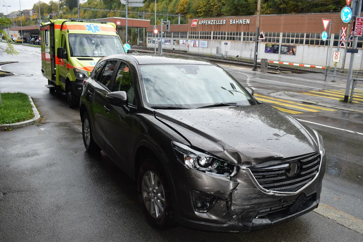 Unfall Herisau AR - Eine Fahrzeuginsassin verletzte sich