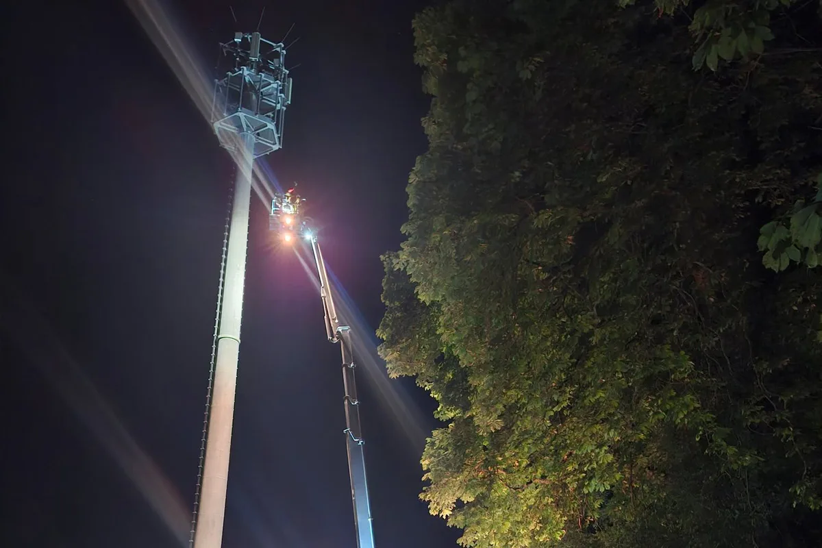 Stutensee – Zwei Personen von 40 Meter hohem Sendemast gerettet