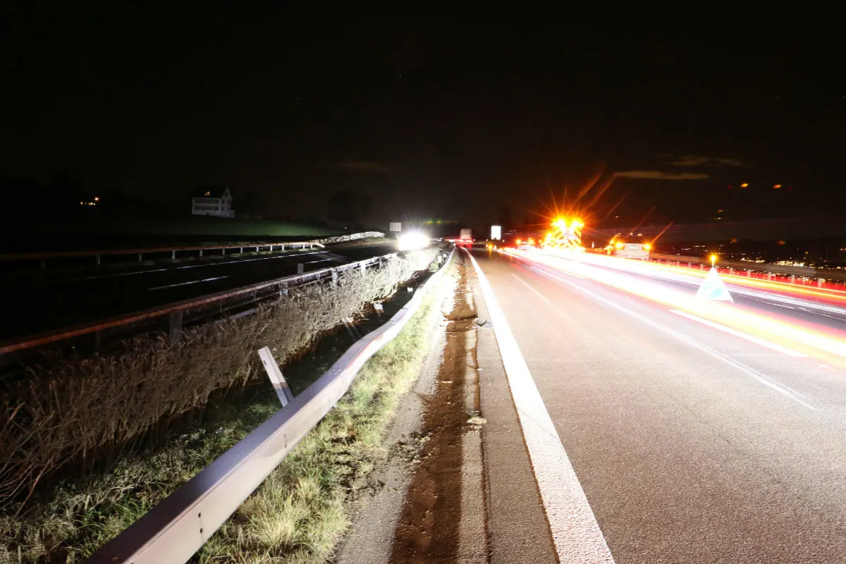 Wädenswil ZH - Junge Frau verliert Kontrolle über das Auto auf der Autobahn