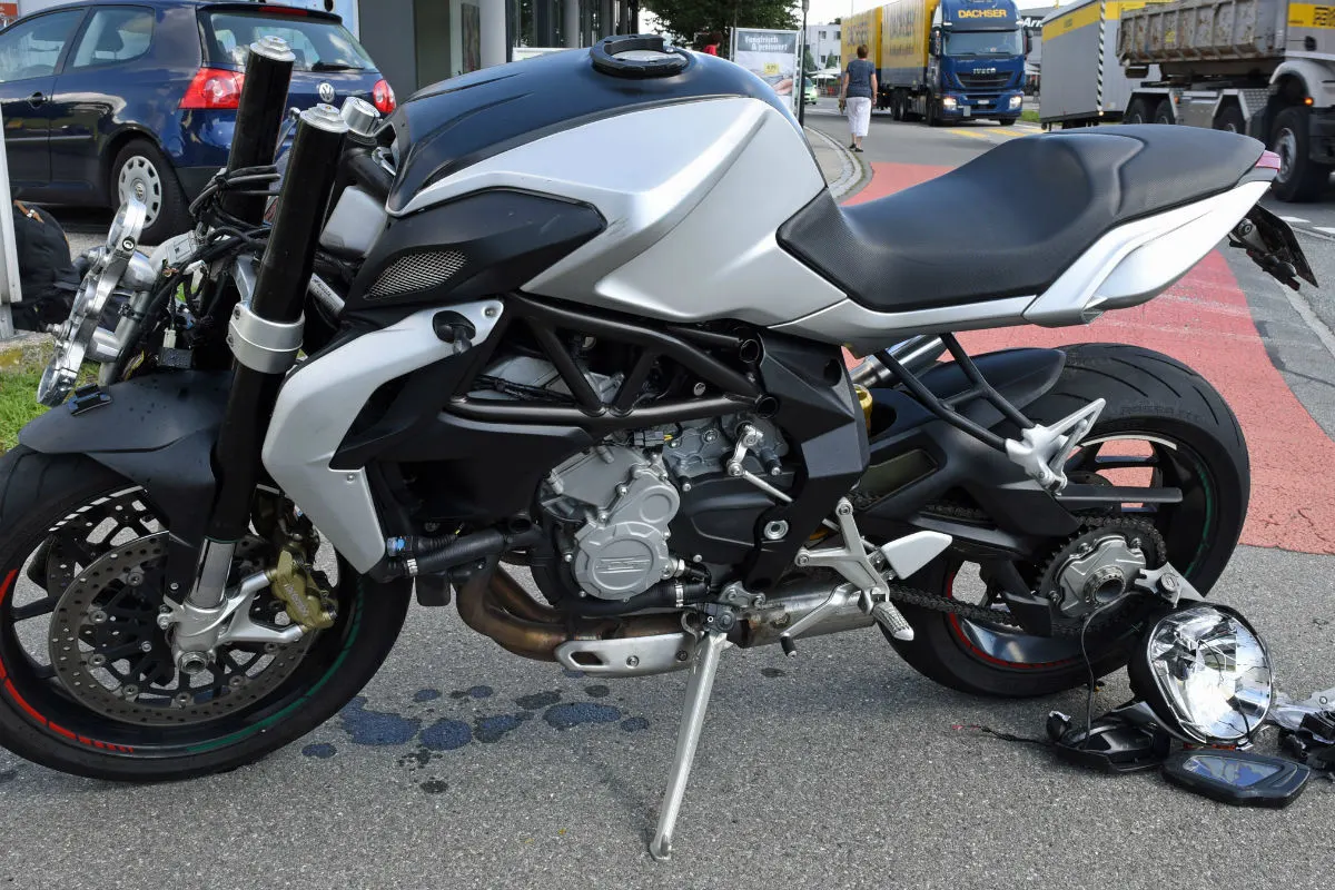 Willisau LU - Motorradfahrer prallt in Auto und wird verletzt