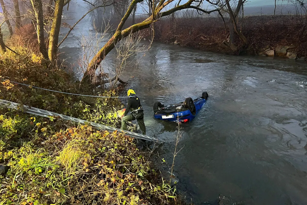 Unfall in Kitzeck im Sausal ST – Auto stürzt in Fluss
