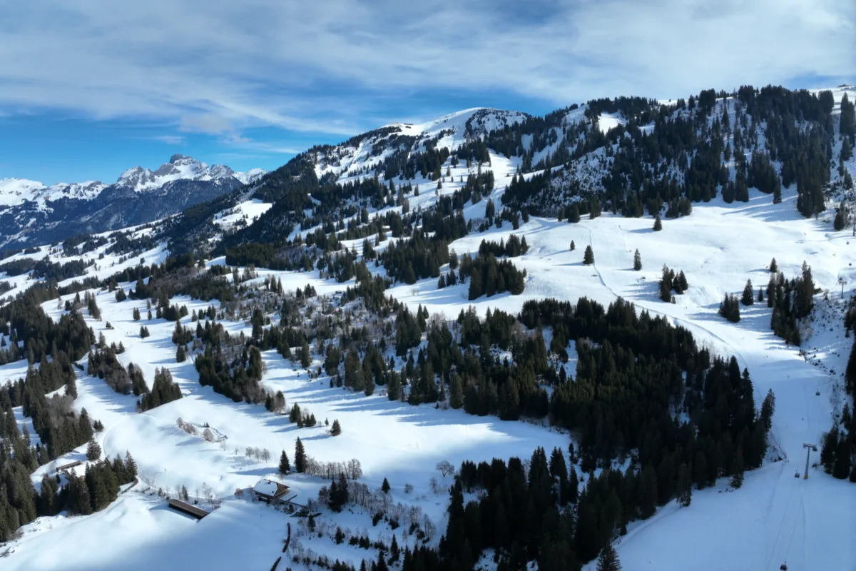 Saanenmöser BE – Snowboarder bei Sturz tödlich verletzt