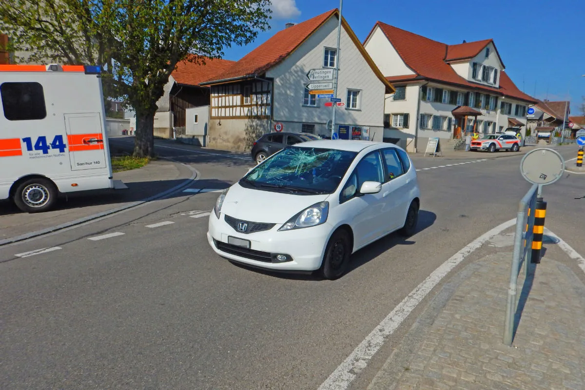 Hefenhausen TG - Velofahrer prallt frontal in Auto