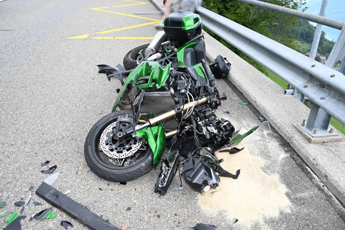 Amden SG – Zusammenstoss zwischen Motorrad und Auto