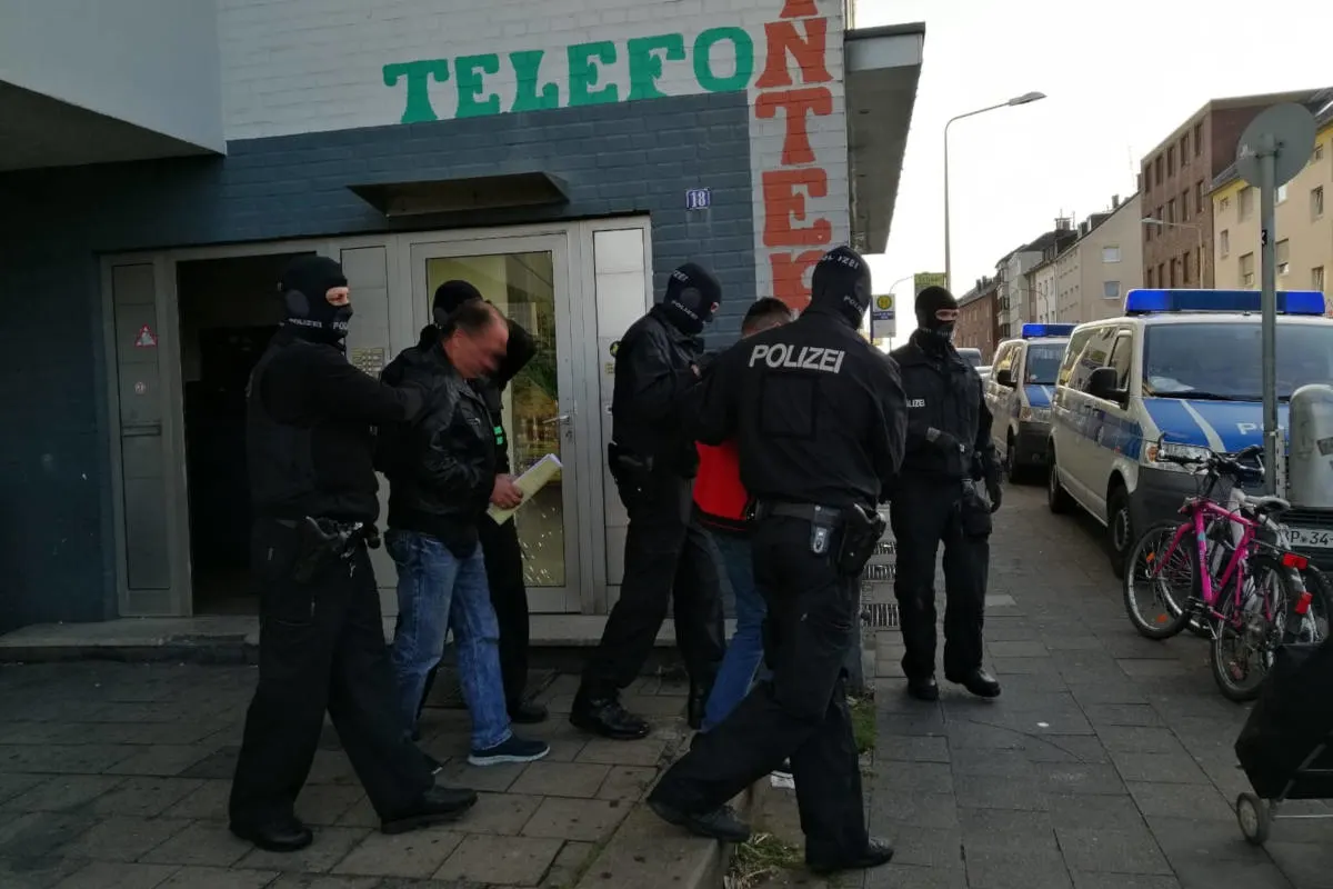 Zoll und Bundespolizei zerschlagen Schleuser und Steuerbetrüger Bande