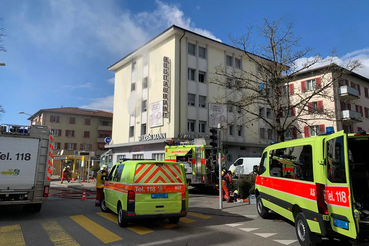 Kloten ZH – Kellerbrand in Mehrfamilienhaus