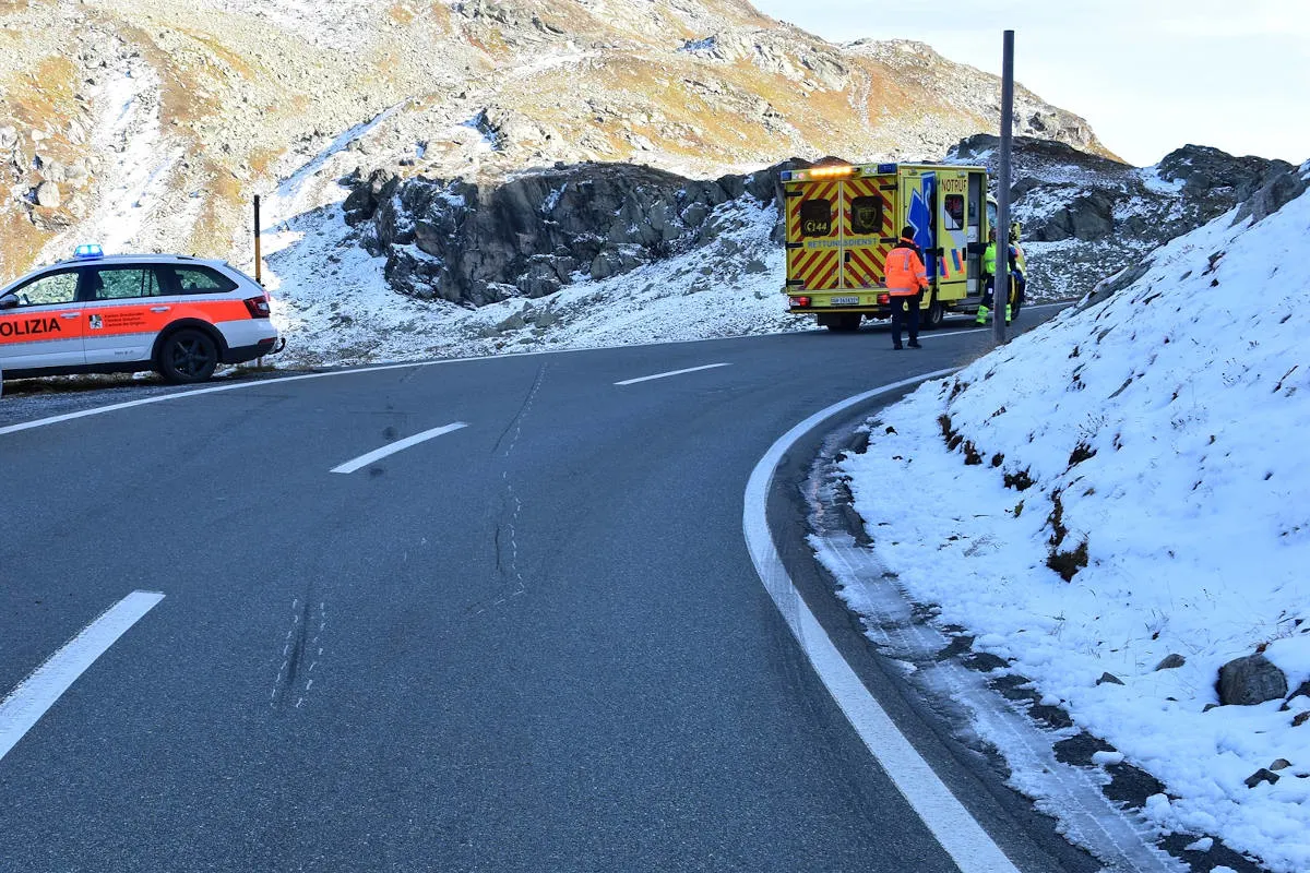 Unfall Davos GR - Motorradlenker bei Selbstunfall verletzt