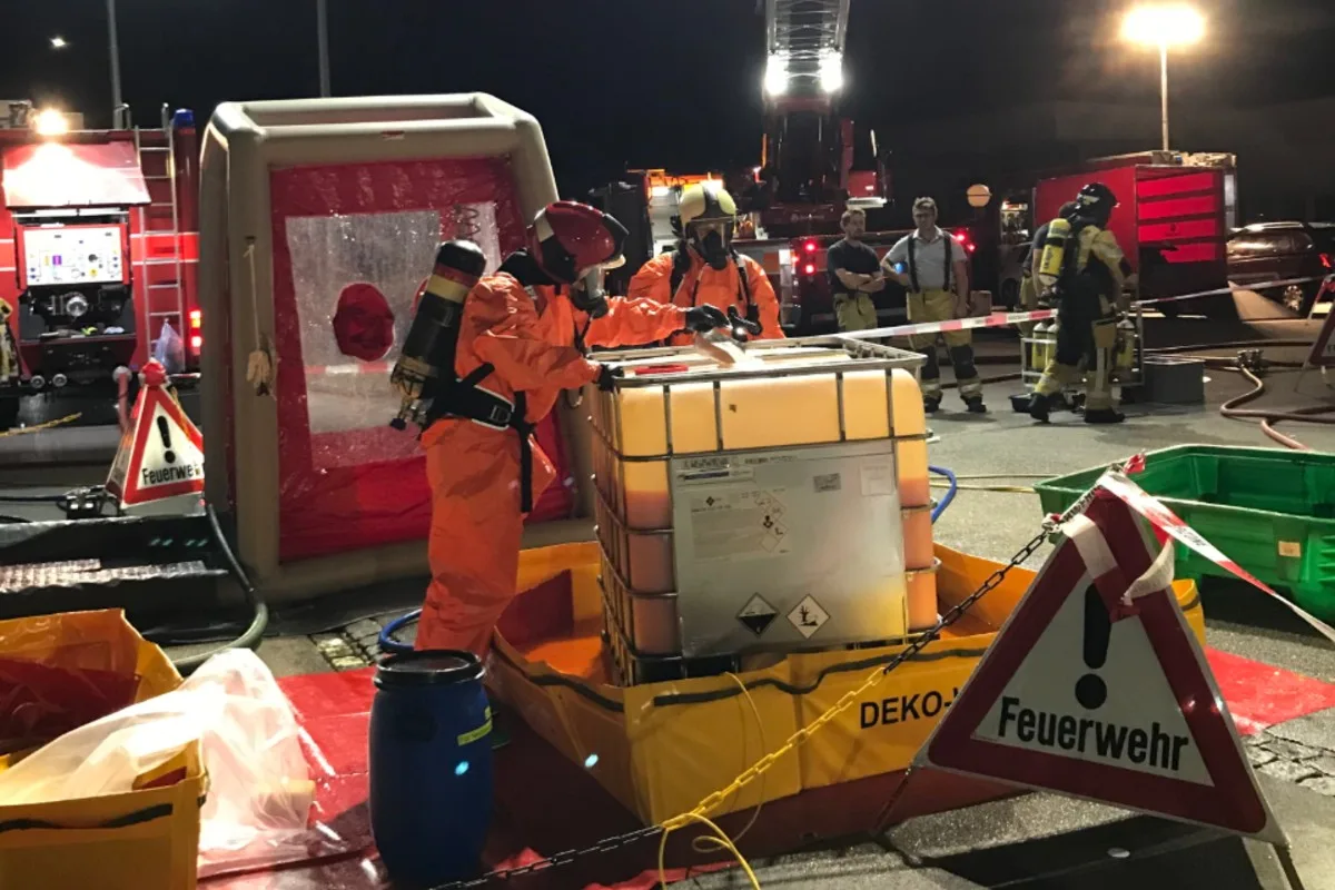 Bronschhofen SG - Chemieunfall mit giftiger Flüssigkeit glimpflich ausgegangen