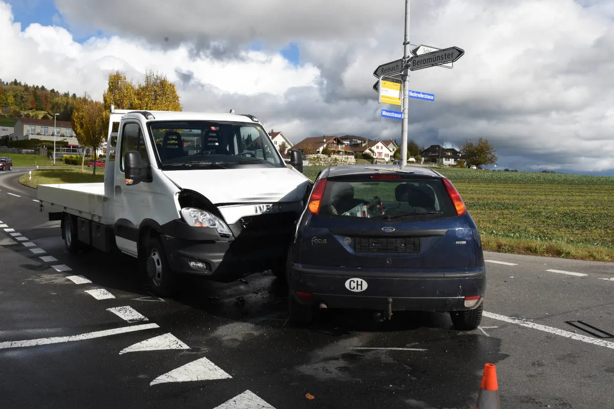 Rickenbach LU – Zwei Personen verletzt bei Unfall auf Kreuzung