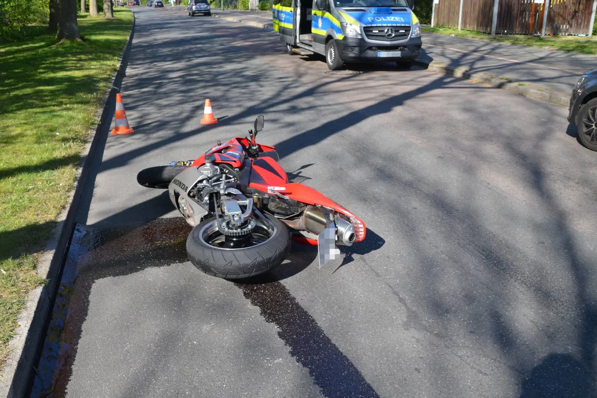 Bremerhaven – Motorradfahrer prallt gegen Messfahrzeug
