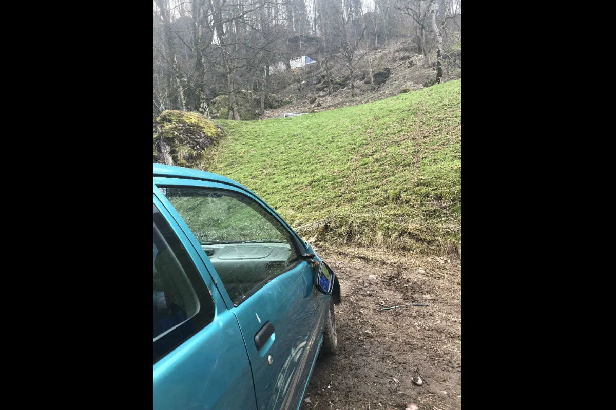 Flumserberg SG - Auto rollt Böschung hinunter - Zeugenaufruf