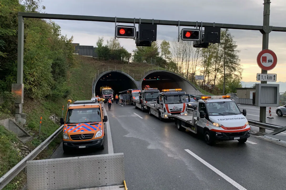 Unfall Eich A2 LU - Auffahrkollision mit elf Fahrzeugen führt zu 9 verletzten Personen