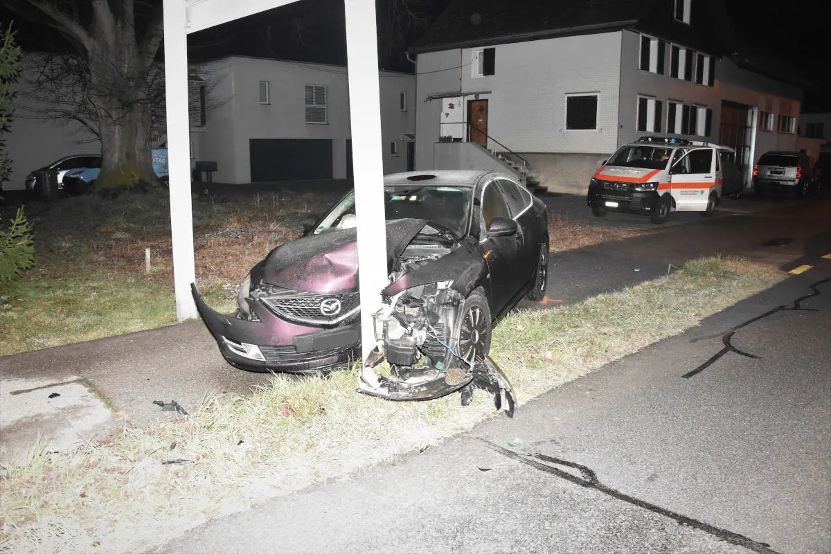 Haag SG - In fahrunfähigem Zustand mit Auto verunfallt