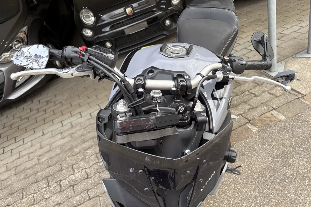 Niederbüren SG – Töff prallt in Auto