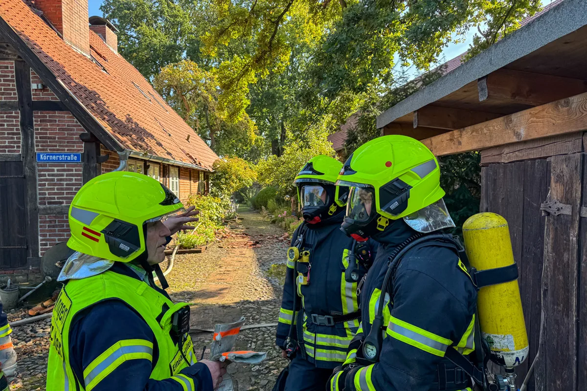 Sandlingen NI – Dachstuhlbrand im Spitzboden