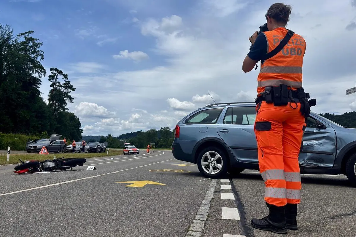 Unfall in Elgg ZH – Motorradfahrer (16) schwer verletzt 