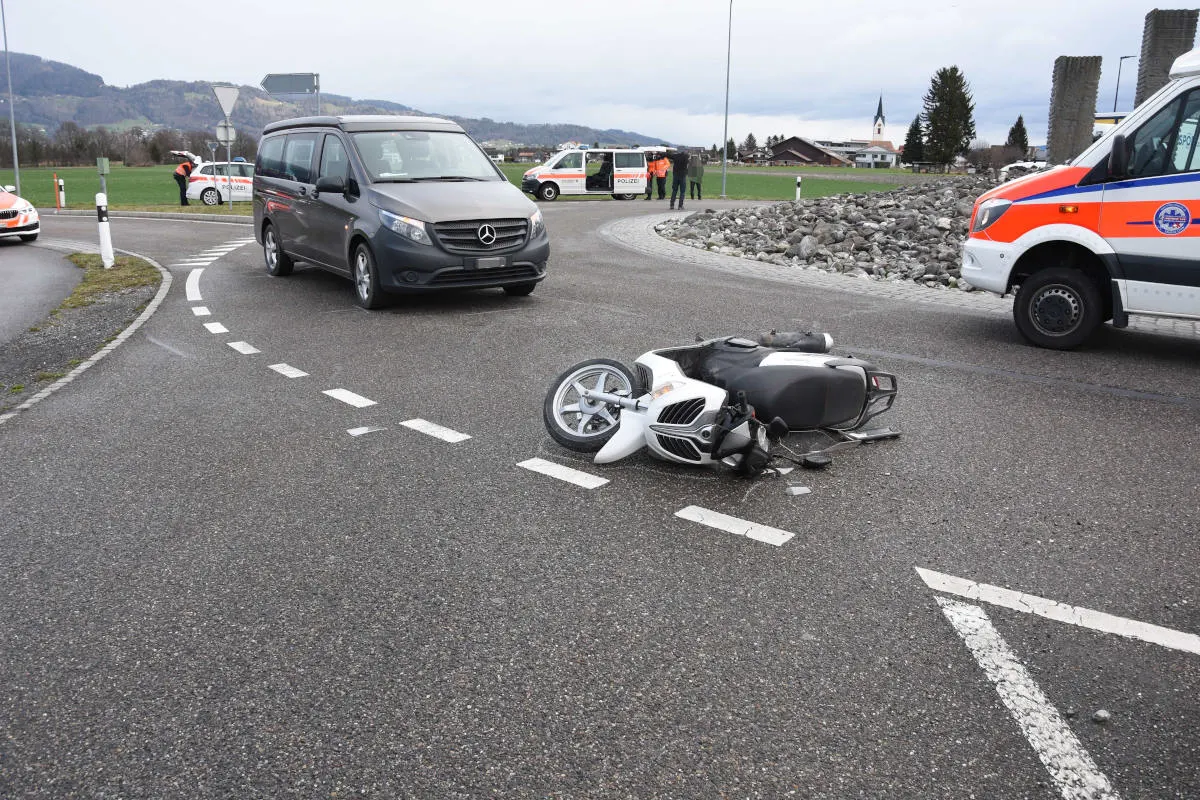 Kriessern SG – Auto fährt in Motorrad