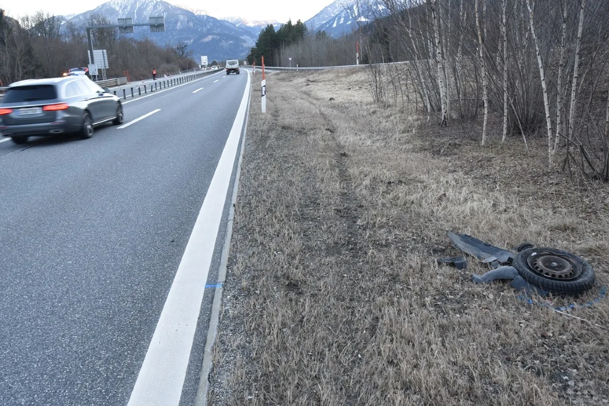 Rothenbrunnen GR - Radaufhängung bei Opel Corsa nach Selbstunfall verloren
