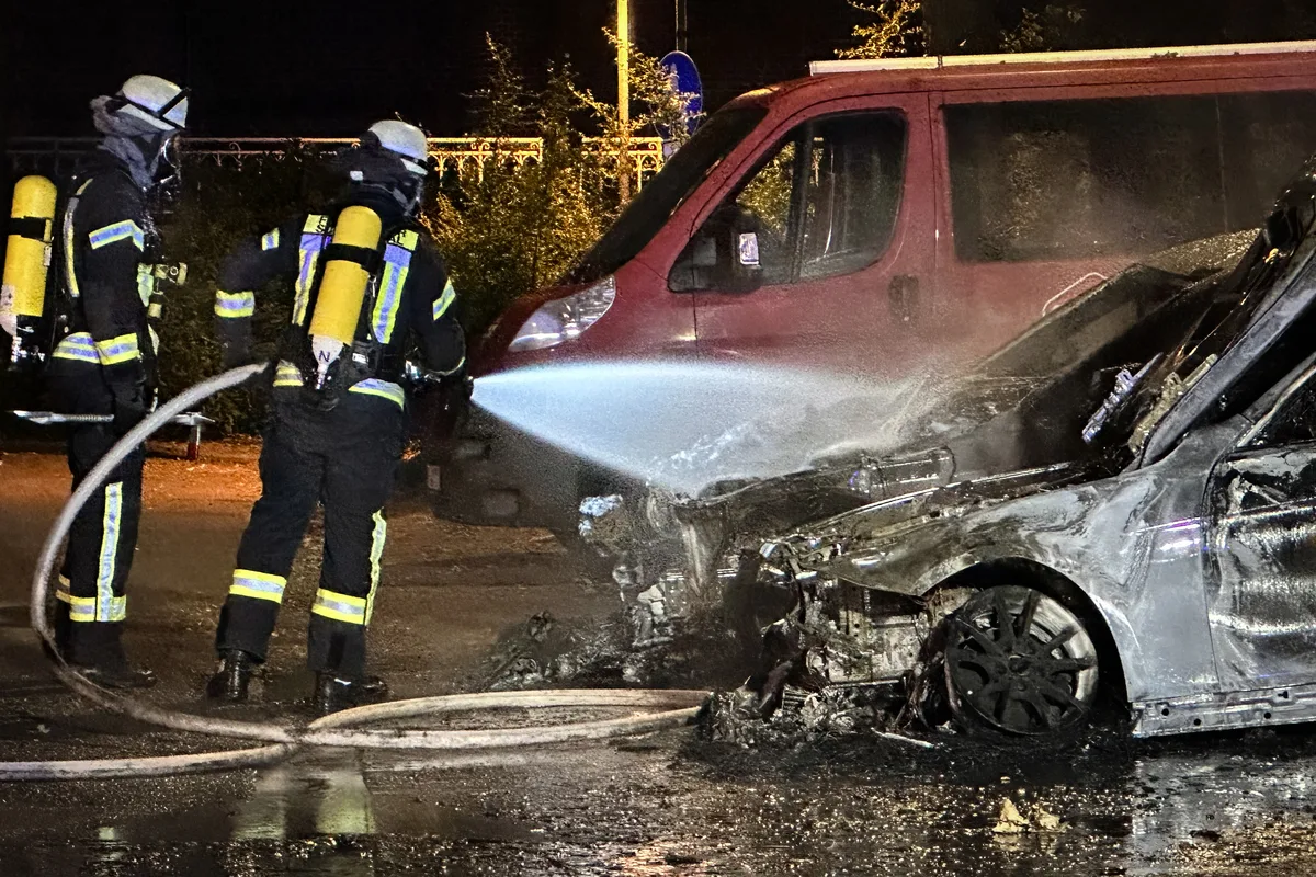 Schwalmtal NW - Vier Fahrzeuge in Flammen 