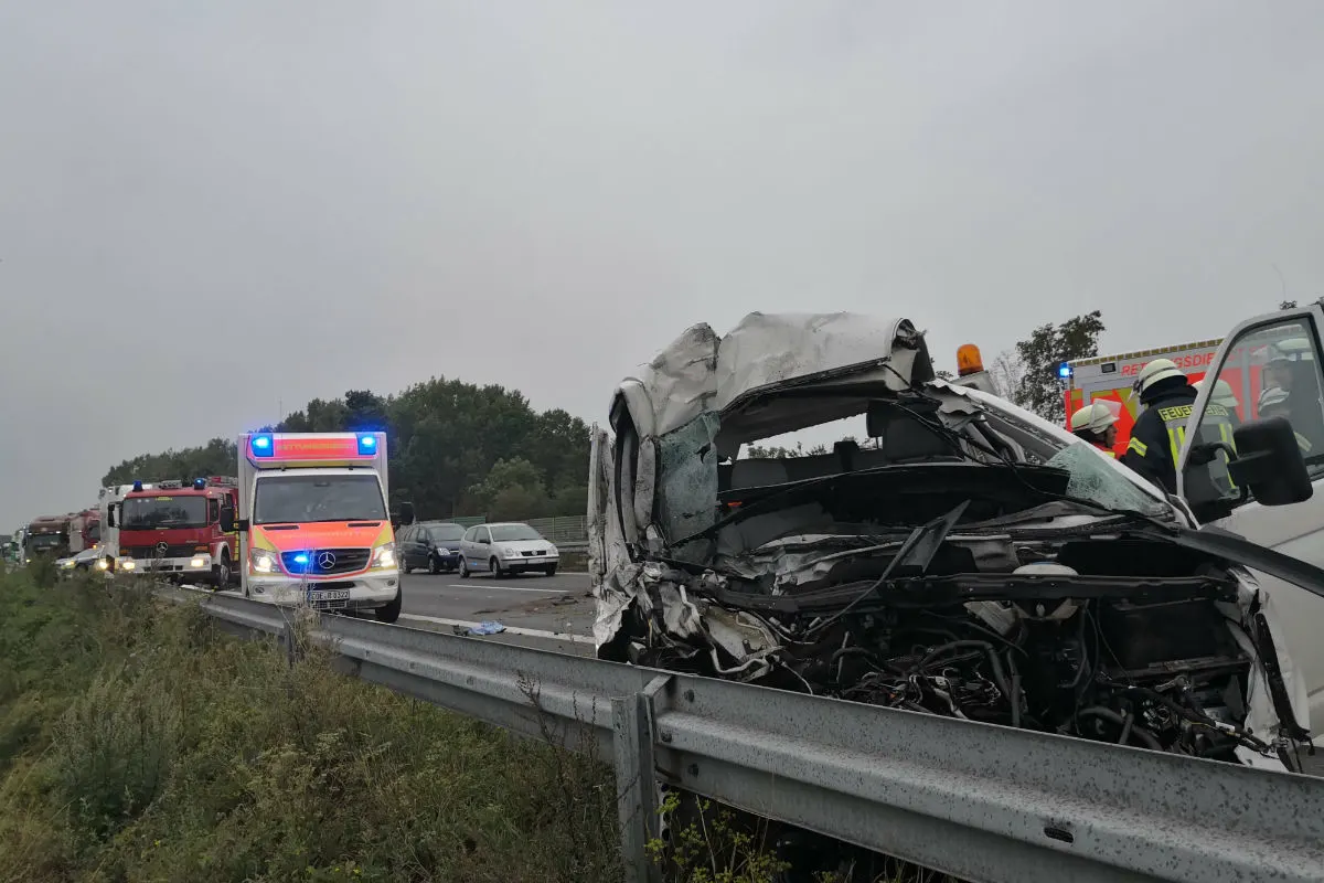Schwerer Verkehrsunfall auf der Bundesautobahn 1 