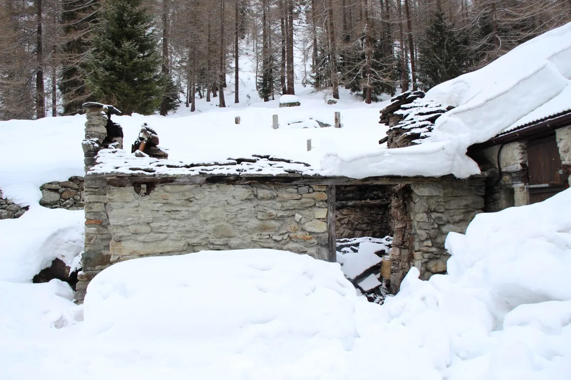 Zeugenaufruf aus Simplon-Dorf VS - Alphütte brannte - Dach eingestürzt