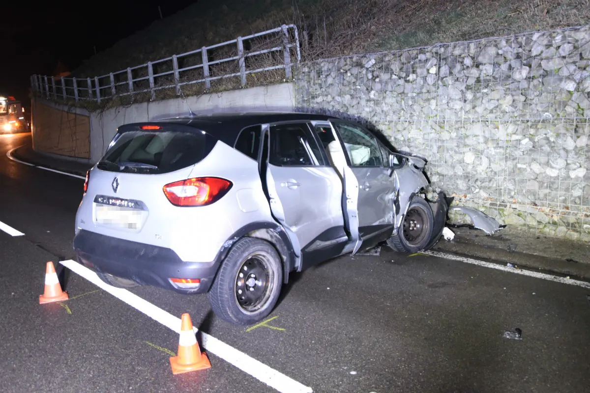 Eggersriet SG - Auto entwendet und Selbstunfall gebaut