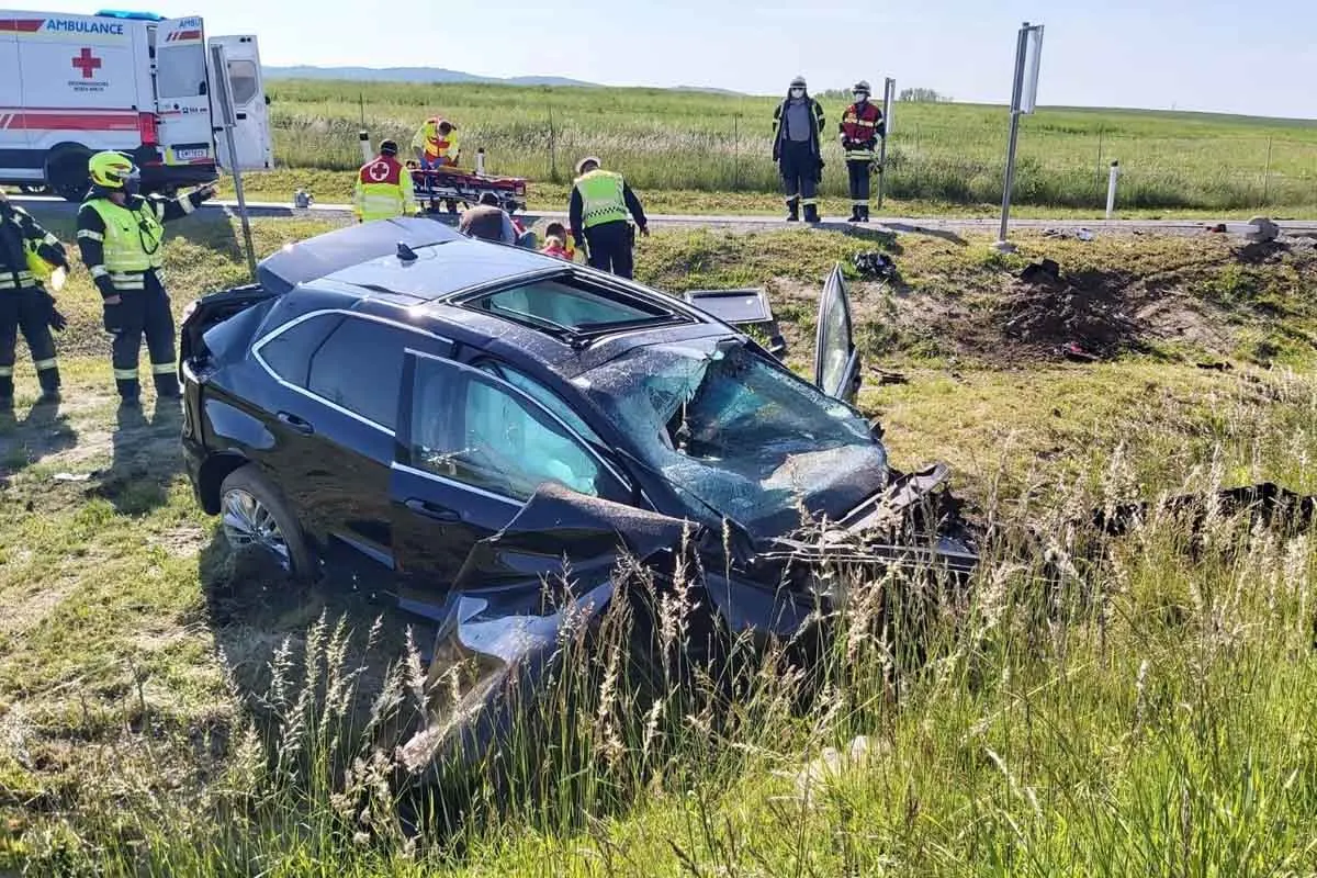 Hornstein - Auto überschlägt sich mehrmals