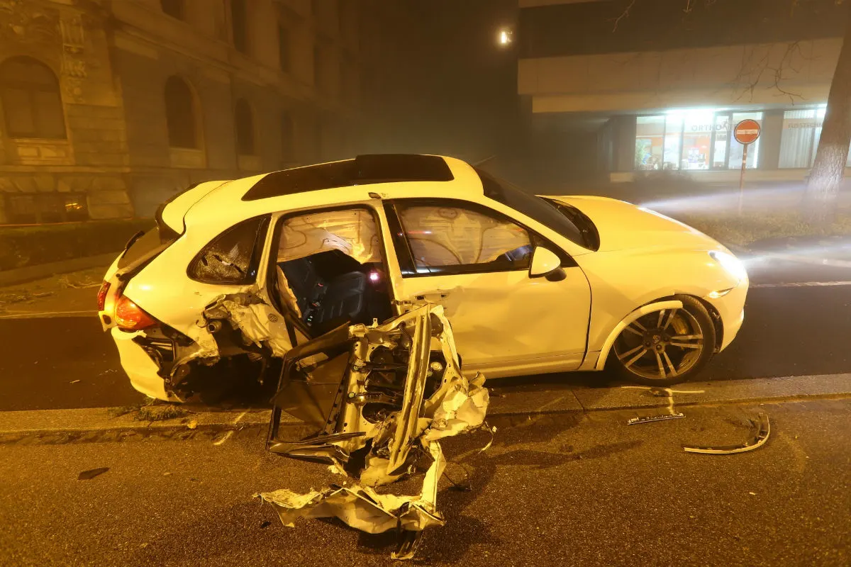 St.Gallen  - Spektakulärer Selbstunfall mit einem Porsche - Rad weg!