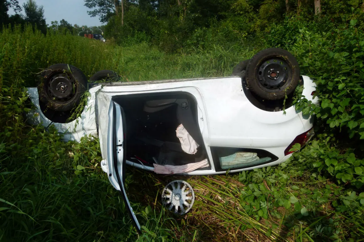 Rahden - Ford überschlägt sich mehrfach